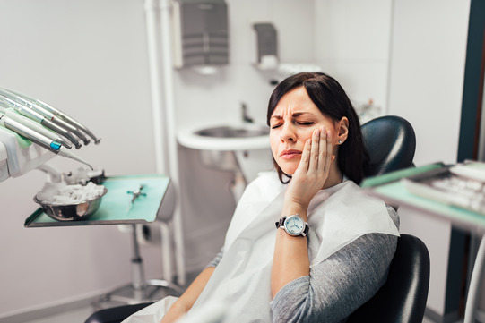 patient visiting emergency dentist for dental emergency  